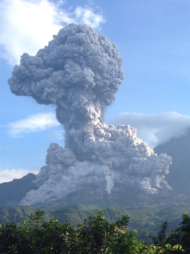 Vulcão Santiaguito da Guatemala lança cinzas a 4 mil metros