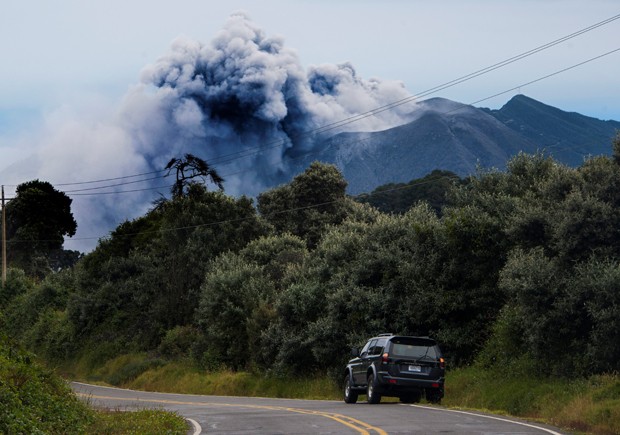 Erupção vulcânica afeta dezenas de voos em aeroporto da Costa Rica