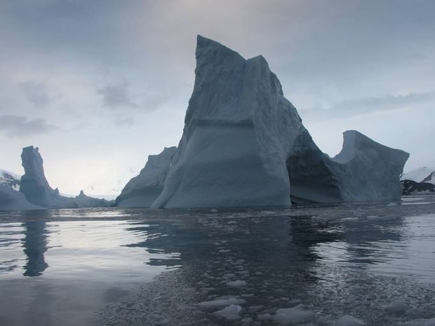Degelo antártico pode elevar nível do mar mais que o esperado, diz estudo