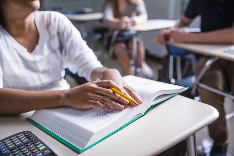 Programa voltado para alfabetização de jovens e adultos é reformulado